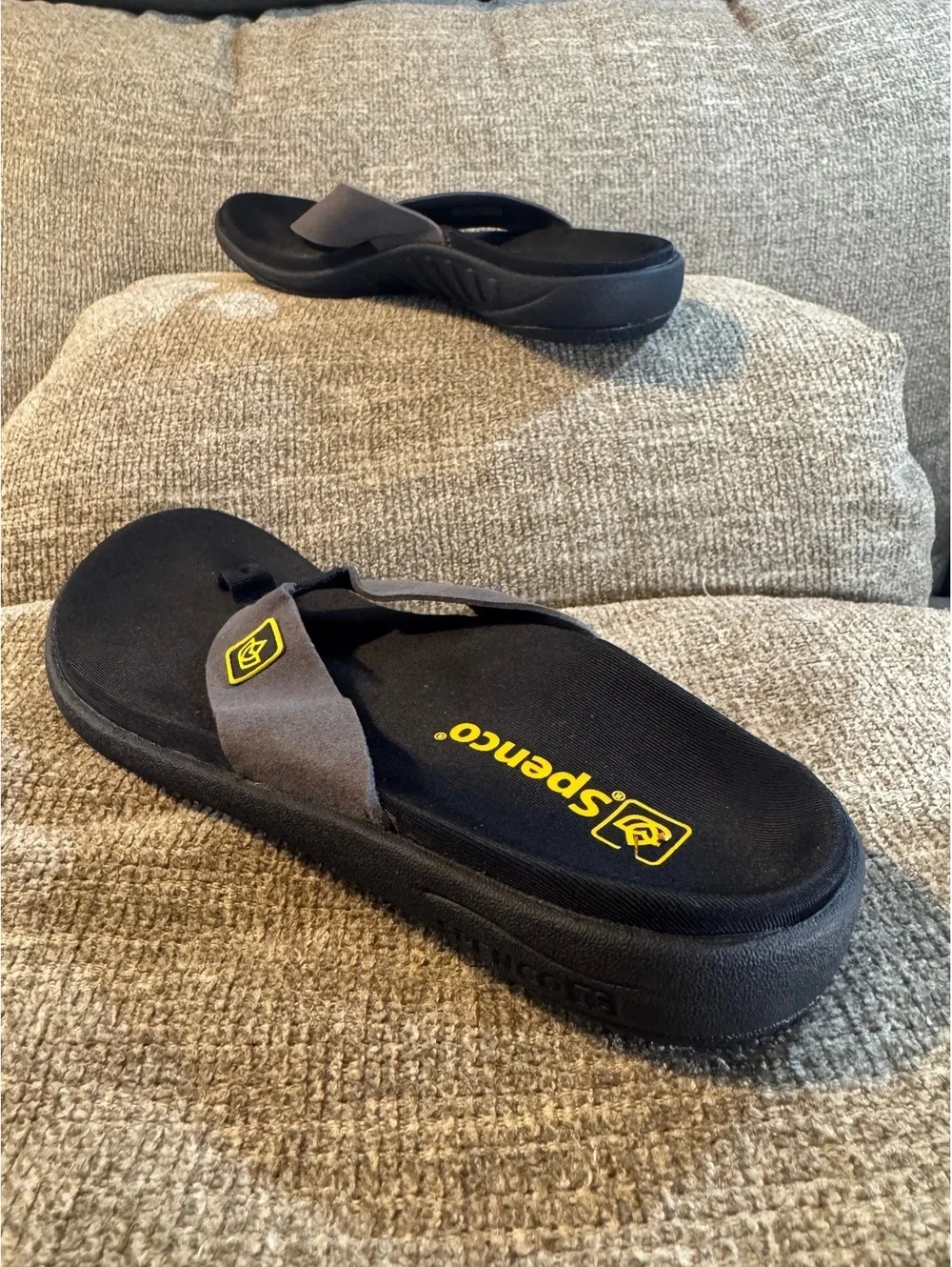 Spenco Women's Yumi Plus Orthotic Flip Flops Sandal Size 9 Black / Grey